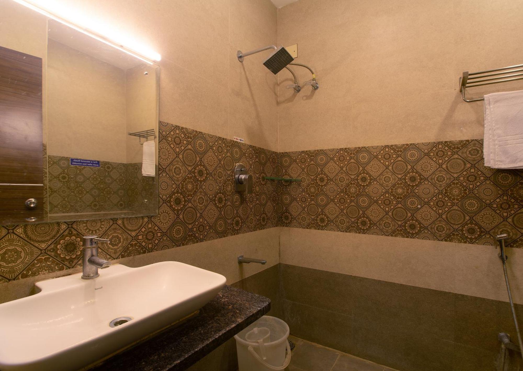 Hotel Manjhi Residency Tiruchirappalli Esterno foto